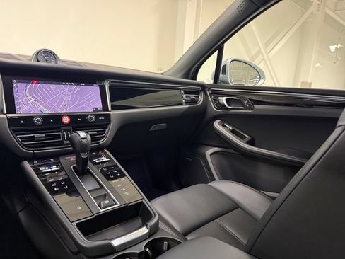 Certified 2026 Porsche Macan AWD/4WD image 16