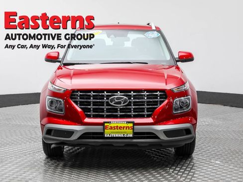 Used 2022 Hyundai Venue SEL image 2