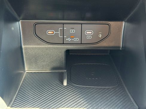 Used 2024 Kia Sorento S FWD image 31