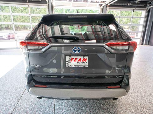 Used 2024 Toyota RAV4 SE w/ Convenience Package AWD/4WD image 3