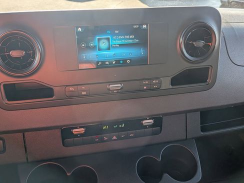 Used 2023 Mercedes-Benz Sprinter 2500 image 19