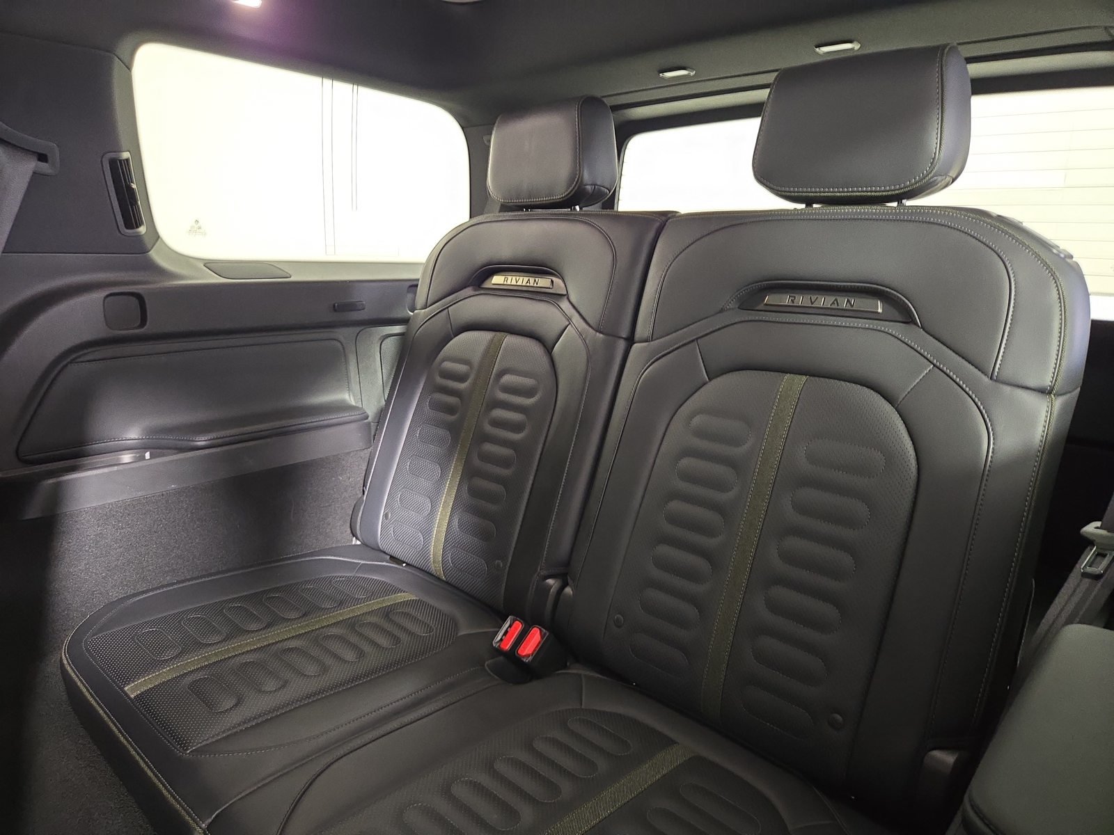 Used 2025 Rivian R1S Adventure Dual AWD/4WD image 22