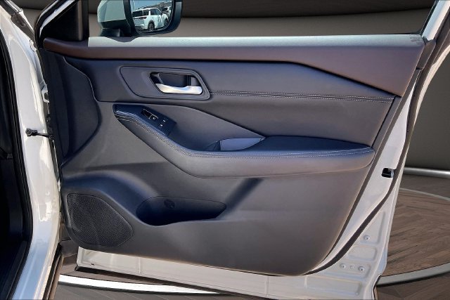 Used 2022 Nissan Rogue SL w/ SL Premium Package FWD image 22