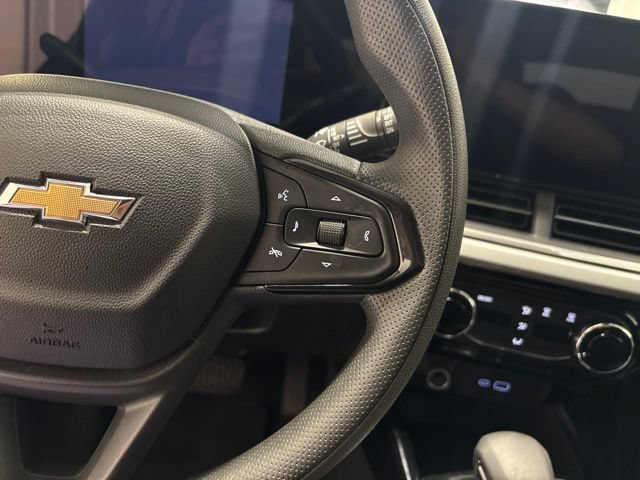 Used 2025 Chevrolet Trax LT FWD image 16