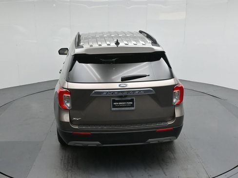 Certified 2021 Ford Explorer XLT w/ Equipment Group 202A RWD image 39