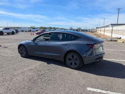 Used 2023 Tesla Model 3 Standard Range image 3