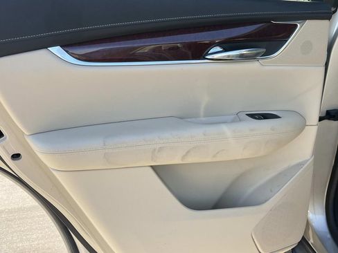 Used 2017 Cadillac XT5 Luxury w/ Driver Awareness Package FWD image 18
