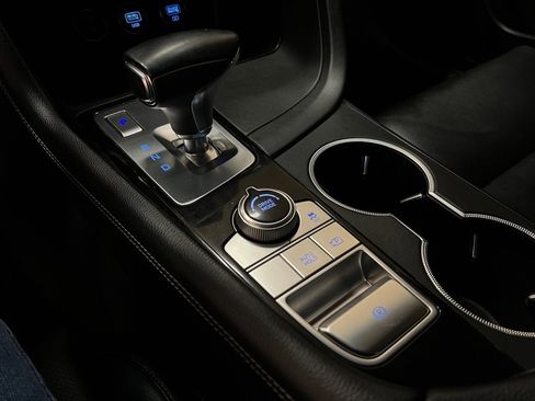 Used 2023 Genesis G70 2.0T image 26