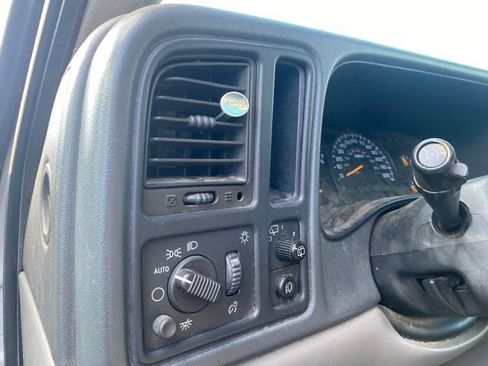 Used 2004 Chevrolet Tahoe LS w/ Preferred Equipment Group RWD image 15