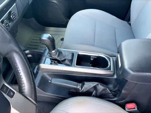 Used 2019 Toyota Tacoma SR5 RWD image 17