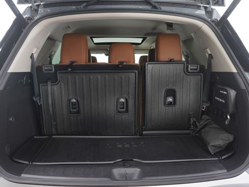 Used 2024 Nissan Pathfinder Platinum w/ Cargo Package image 9