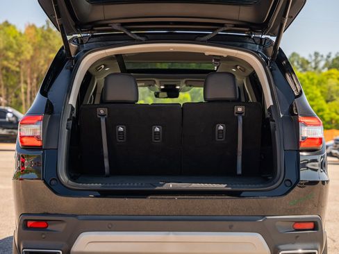 Used 2024 Honda Pilot Touring image 18