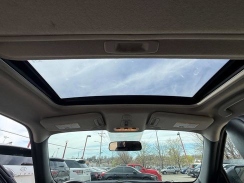 Used 2015 Nissan Juke SL image 11