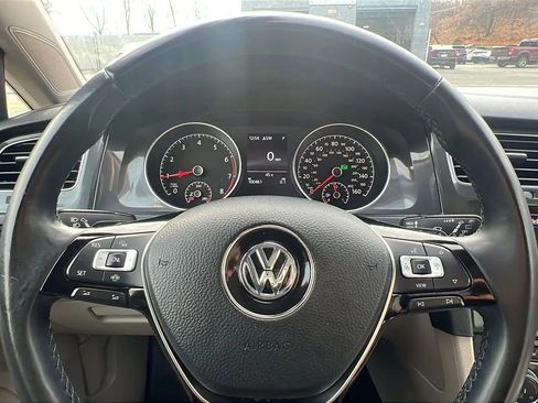 Used 2019 Volkswagen Golf SE image 14