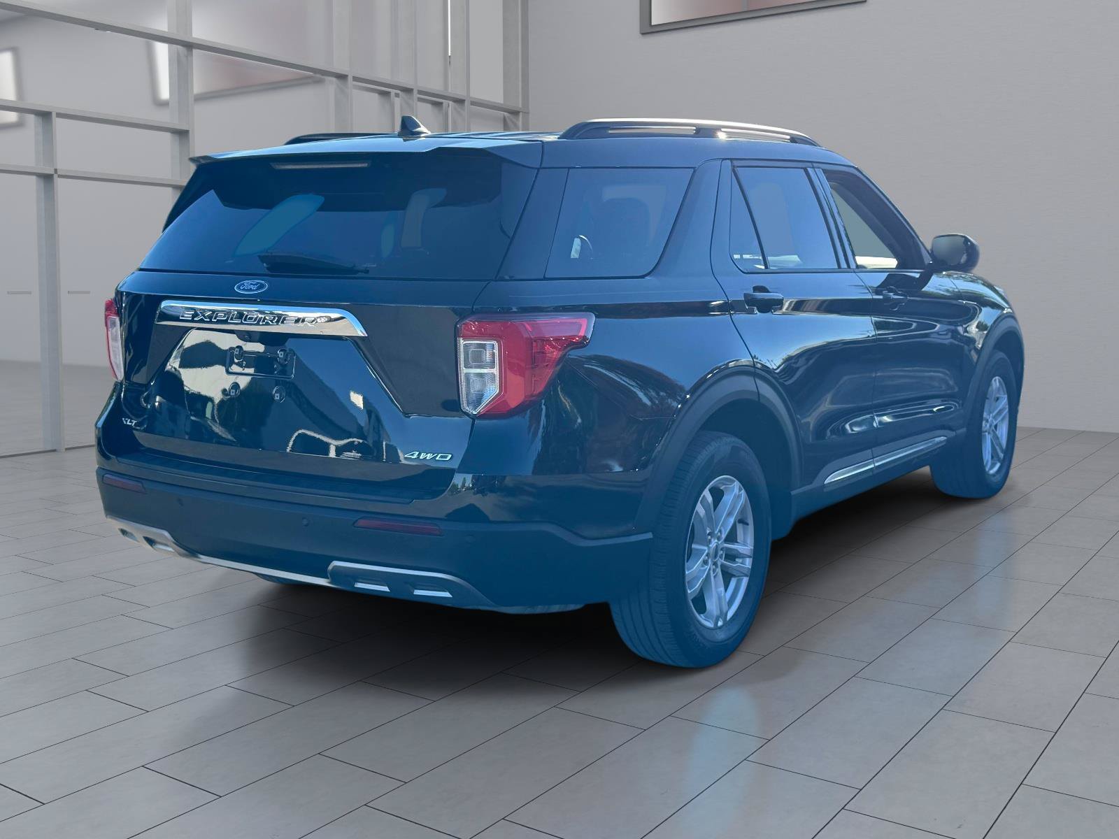 Used 2022 Ford Explorer XLT w/ Equipment Group 202A AWD/4WD image 5