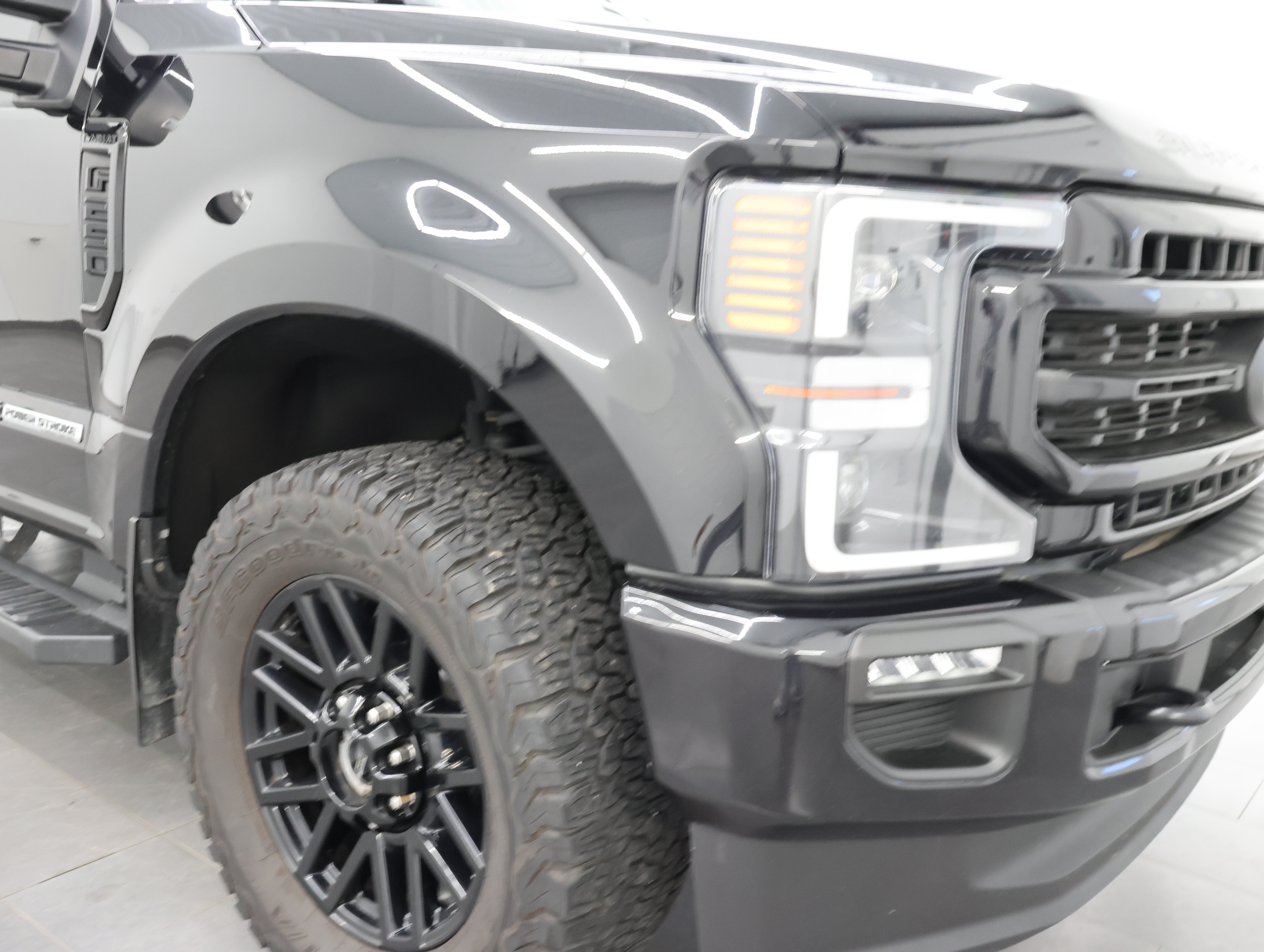 Used 2022 Ford F250 Lariat w/ Black Appearance Package AWD/4WD image 22