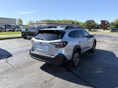 Used 2025 Subaru Outback Premium AWD/4WD image 6