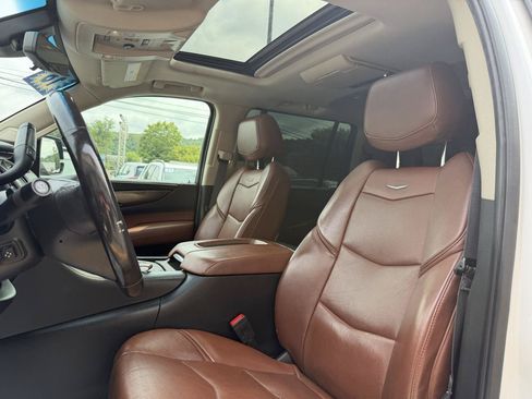 Used 2018 Cadillac Escalade ESV Premium Luxury AWD/4WD image 12