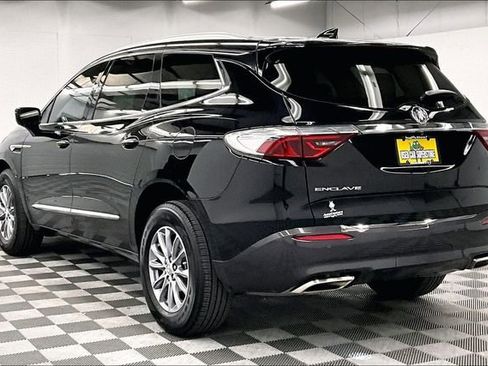 Used 2023 Buick Enclave Essence image 3