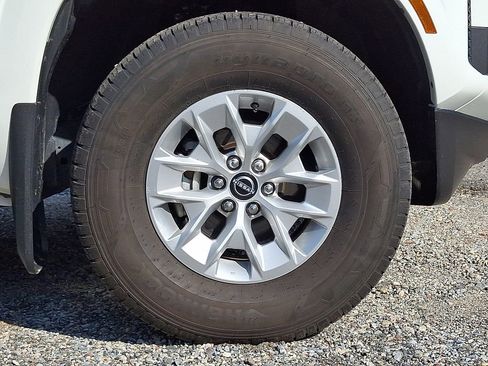 Certified 2025 Nissan Frontier S image 9