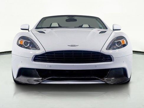 Used 2017 Aston Martin Vanquish S image 31