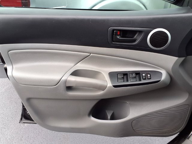 Used 2015 Toyota Tacoma PreRunner w/ TRD Off-Road Package RWD image 19