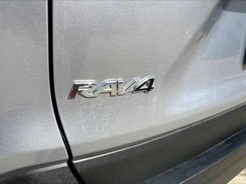 Used 2022 Toyota RAV4 XLE Premium FWD image 31
