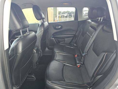 Used 2019 Jeep Compass Latitude w/ Popular Equipment Group FWD image 4