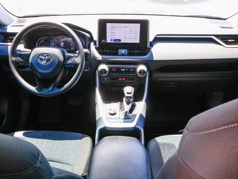 Used 2025 Toyota RAV4 XLE AWD/4WD image 8