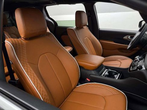 New 2026 Chrysler Pacifica Pinnacle image 24