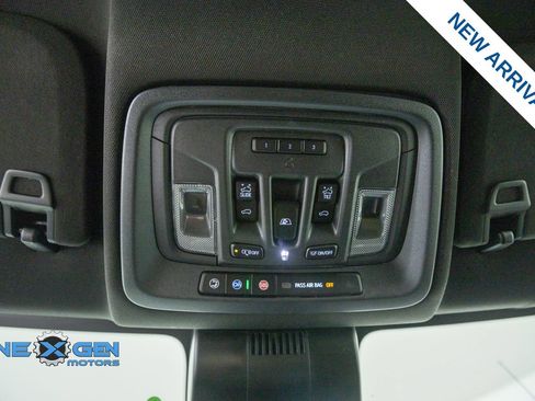 Used 2025 Chevrolet Silverado 1500 High Country w/ Technology Package AWD/4WD image 17