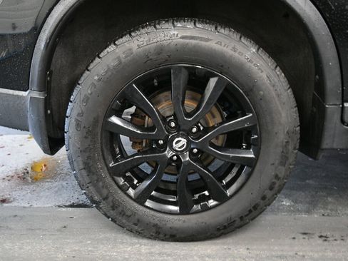 Used 2017 Nissan Rogue SV w/ Midnight Edition image 29