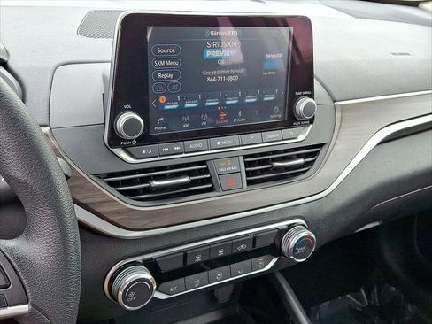 Used 2024 Nissan Altima 2.5 SV image 14