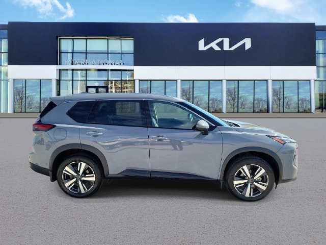Used 2024 Nissan Rogue SL w/ SL Premium Package AWD/4WD image 3