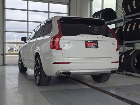 Used 2021 Volvo XC90 T6 Momentum image 7
