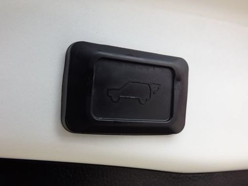 Used 2020 Toyota RAV4 Limited FWD image 13