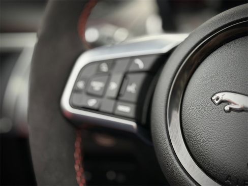 Used 2022 Jaguar F-TYPE Convertible image 24