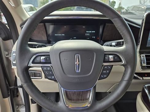 Used 2021 Lincoln Navigator Reserve w/ Luxury Package RWD image 30