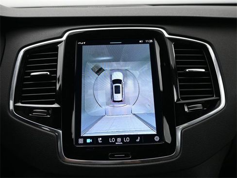 Used 2023 Volvo XC90 B5 Plus image 20