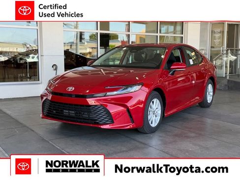 Certified 2026 Toyota Camry LE FWD image 1