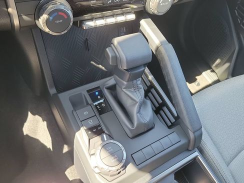 New 2026 Toyota 4Runner SR5 AWD/4WD image 18
