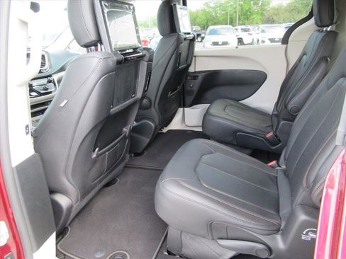 Used 2019 Chrysler Pacifica Touring-L Plus w/ Advanced Safetytec Group image 33