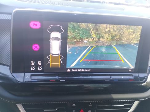 Used 2024 Volkswagen Atlas Cross Sport SEL image 22