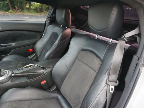 Used 2014 Nissan 370Z Touring RWD image 23
