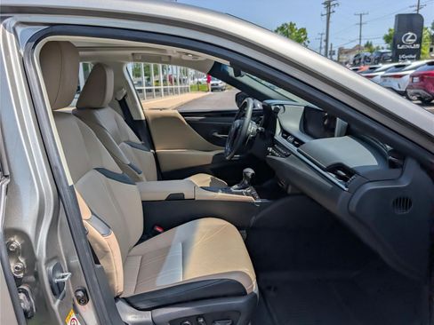 Used 2019 Lexus ES 350 w/ Accessory Package FWD image 11