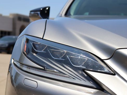 Used 2018 Lexus LS 500 image 5