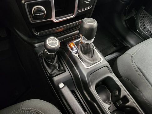 Used 2021 Jeep Gladiator Sport AWD/4WD image 23