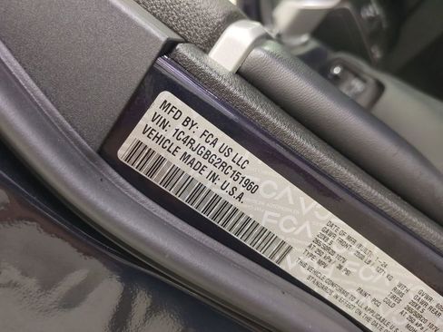 Used 2024 Jeep Grand Cherokee Limited w/ Black Appearance Package RWD image 39