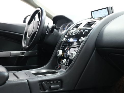 Used 2011 Aston Martin V8 Vantage Coupe RWD image 64