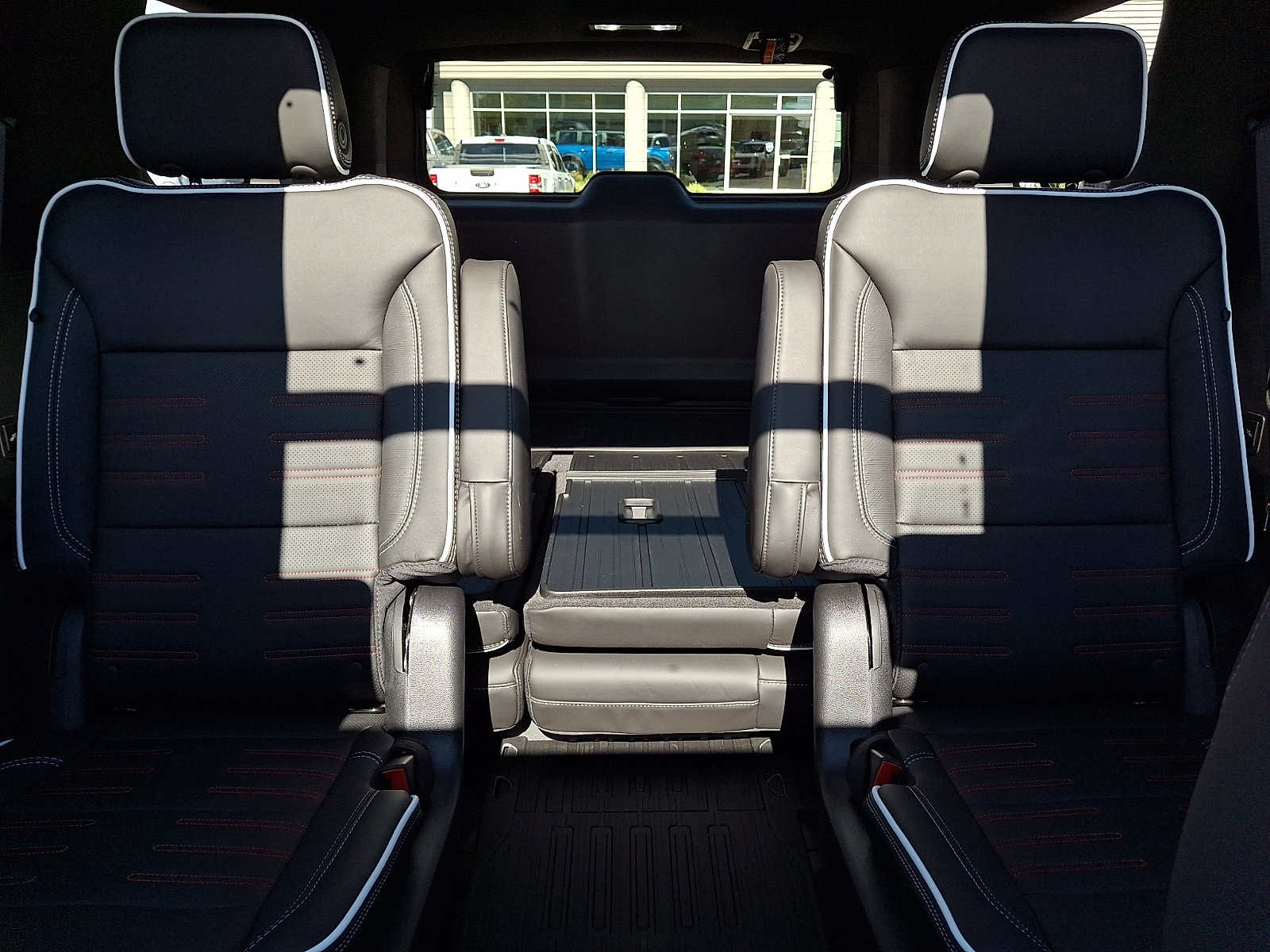 Used 2026 GMC Yukon AT4 Ultimate w/ LPO, Floor Liner Package AWD/4WD image 18